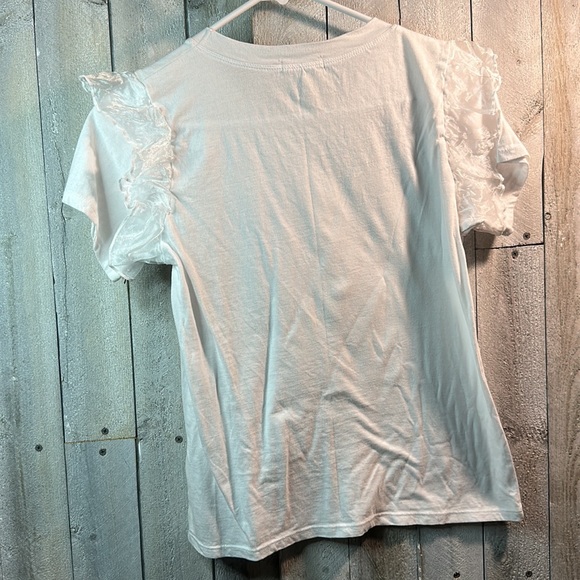 White shirt with ruffle shoulders. Worn once. Size small - Picture 4 of 4